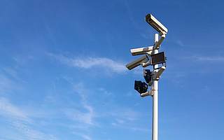 利用他人账户交易 九鼎控股遭罚没6亿