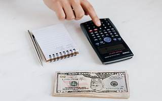 交銀經濟新動力混合重倉不省心 新能源股泡沫隱現 京東方被吐槽