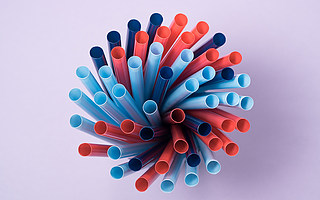 “限塑”后460亿天量市场：纸吸管订单暴增，用户口碑暴降