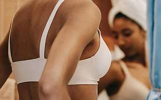 从爆款到智商税，卖人设的内衣生意难“悦她”