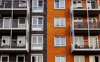 阳光100中国7.5亿港元债券折价回购变相违约 信用评级遭下调