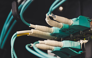 映翰通上市后股价跌超七成 二股东德丰杰违规提前减持