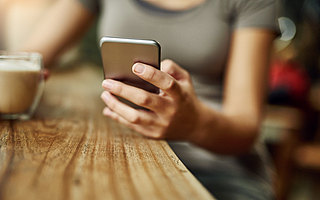 高端手机新江湖，谁能杀出重围