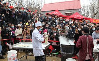 “拉面哥”面对镜头掩面而泣，土味视频已被抖音下架