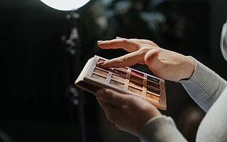 老板娘微博寻夫  又一家阿里系上市公司老板家里出事了