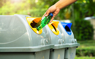 垃圾分类中的生意经与新老碰撞