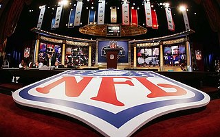 1100亿美元续十一年长约，一文读懂NFL的天价版权格局