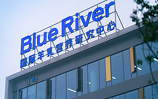 中国乳业下一站，高端品类之争｜钛度专访