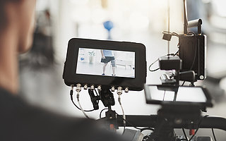 视频号捞金大战：服务商仨月赚100万，宝妈一条短视频收入4万