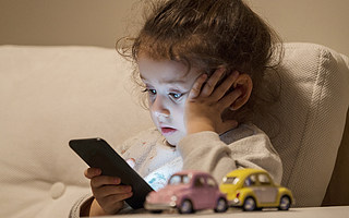 “小学生”贡献游戏流水仅占3.2%，马化腾重点关照的产品效果初显