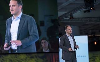 【產(chǎn)業(yè)互聯(lián)網(wǎng)周報(bào)】AWS 全球換帥,中國(guó)區(qū)發(fā)布戰(zhàn)略;楊杰回應(yīng)回A,中移動(dòng)計(jì)劃千億投5G;全球缺芯潮持續(xù)