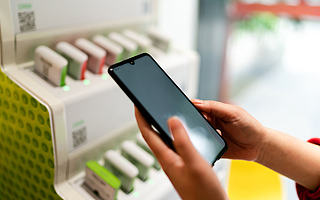 上市的怪兽充电，亦无法改变“臣服”巨头的宿命？