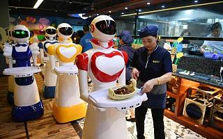 餐饮机器人再掀新浪潮，距离取代人工还有多远？