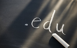 教培机构惊魂30天：流言、暴跌、焦虑......教育评价机制如何阻止报班热潮