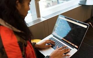 科大国创扣非后转亏1.22亿 国创新能业绩不达标商誉减值超2亿