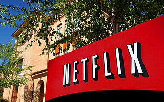 剔除2020年非正常走势，Netflix用户规模还未成熟