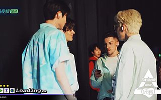 “脱粉”现象频发，我们到底需要什么样的偶像？