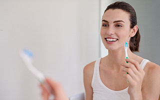 這屆年輕人的牙齒保衛戰：每晚花半小時護理，為口腔消費上千元