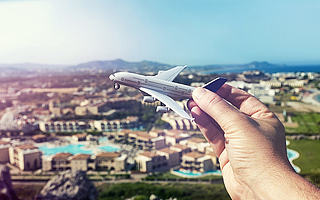 2.65亿人次！火车、机票售罄、酒店涨价，全民“五一”出游热