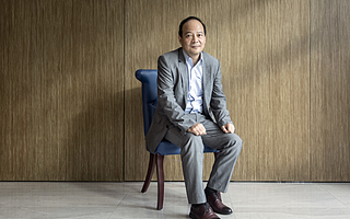 寧德時代“賭”出了一個香港首富