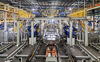 年轻人不愿进工厂，制造业比重下滑过快，2022年中国将失去“世界工厂”地位？