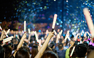 “花钱打投”被禁，奶企综艺营销何去何从