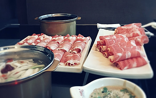 海底捞净利暴降87%股价“腰斩” 出现人手短缺折旧摊销增六成