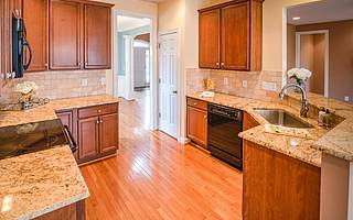 志邦家居全年负债攀升 整体橱柜毛利率下降 向经销商施压被曝光