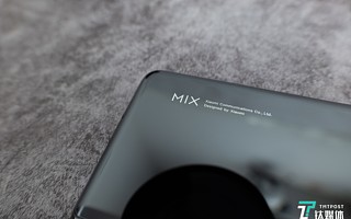 小米 MIX FOLD體驗(yàn)：后發(fā)的折疊屏，會(huì)更加完美嗎？丨鈦度實(shí)驗(yàn)室
