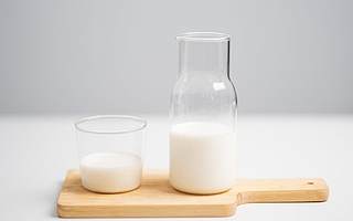 天潤乳業首季毛利率下滑投資人發問 近年增長放緩多次陷食安風波