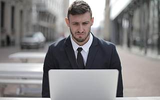 金山云首財季虧損增至3.82億元 公有云競爭加劇仍難逃燒錢搶市場