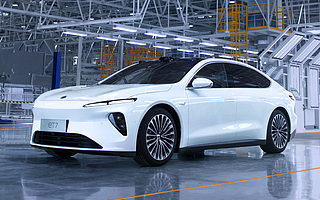 动点汽车：小鹏充电、奔驰 EQS、比亚迪储能