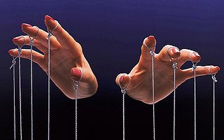 “叶飞爆料门”始末：以前用镰刀割韭菜，现在用联合收割机了