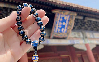 爱盲盒，爱手串，这届年轻人为孤单埋单