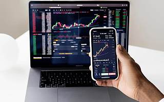 犀牛財經看市：新能源汽車股領漲 A股個股仍漲多跌少