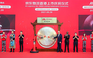 劉強東又一王牌上市！首日高開14%，市值2800億港元