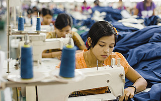 SHEIN三千億估值背后的600萬(wàn)中國(guó)“廠妹”