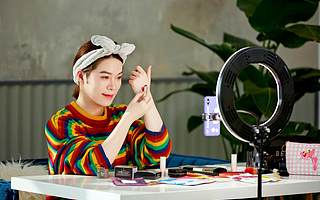 2021财年Q4直播GMV同比增长42% 蘑菇街完成直播电商业务转型