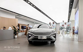 “半年开出百家店，R汽车转战商圈「抢滩登陆」”