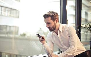 朵唯被快手永久清退 主播卖2万扩容手机消费者将获9倍赔偿