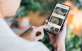 三個男人一臺戲，王興、宿華、梁汝波沉迷本地生活