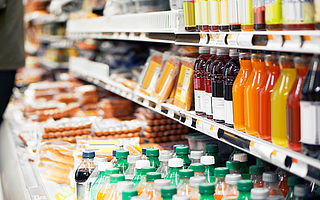 中国消费变迁微观史：东鹏上市，红牛互掐，元气崛起