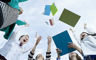 2021高考作文题出炉：都强调青年的责任与担当