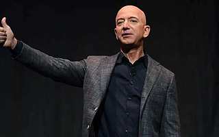 贝索斯上太空，地球已容不下富豪们的内卷了？