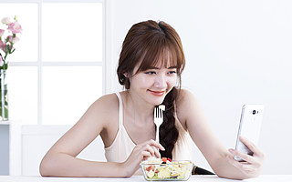 搭上连麦快车的尝鲜者们，让美食行业不止“好吃”