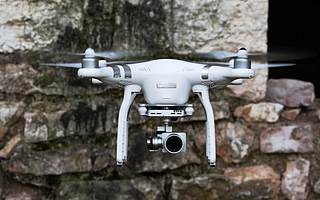 无人机应用风头日盛市场即将爆发  京东、顺风布局无人机物流