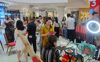 【园区资讯】紫腾职业培训学校电商直播街头PK火热开展