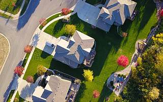 武漢項目停工 股價長期低走 金融街靠股東增持掩股價低迷