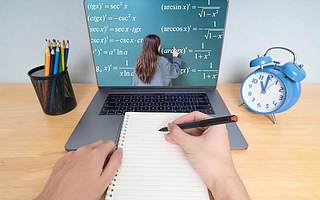 在线教育凛冬已至：股市大跌、裁员不断