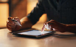 不要低估中年男人的“败家”能力